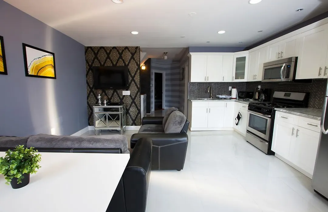 7 Bedrooms I Love You-1
