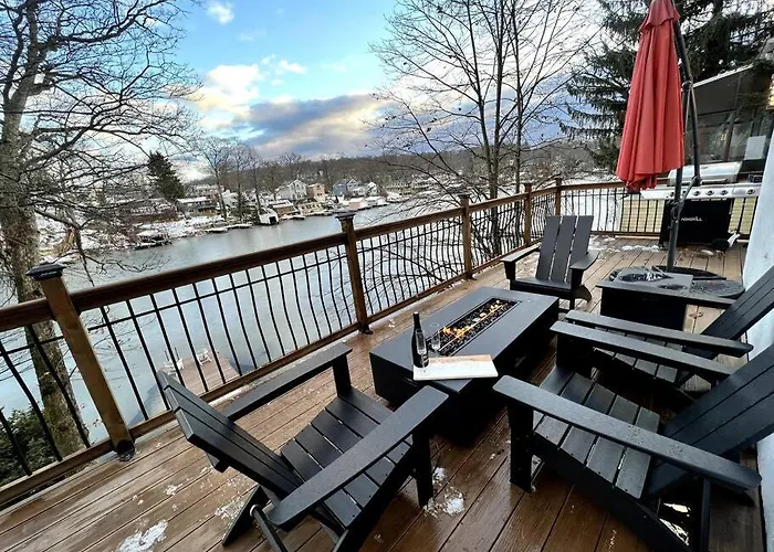 Cozy Cabin On The Lake W/ Hottub